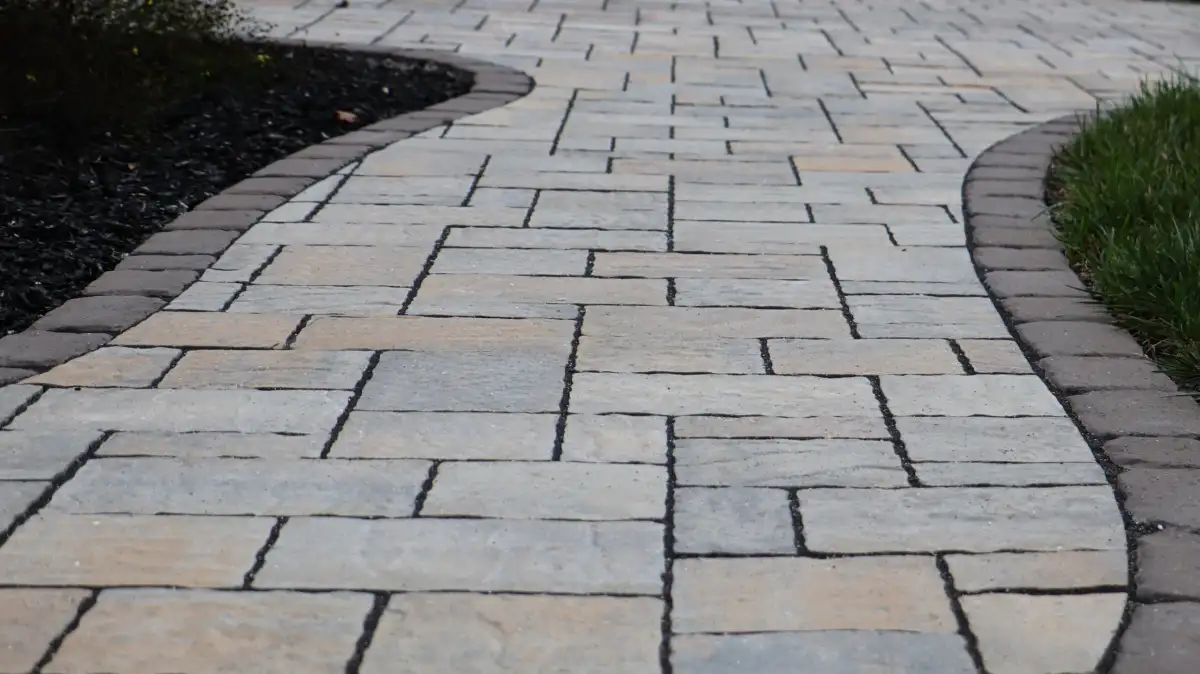 Tumbled paver border with natural stone accent