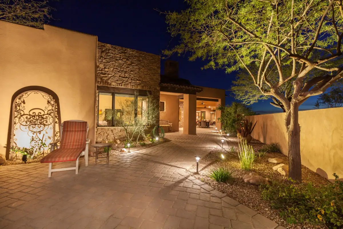 Professional outdoor landscape lighting installation